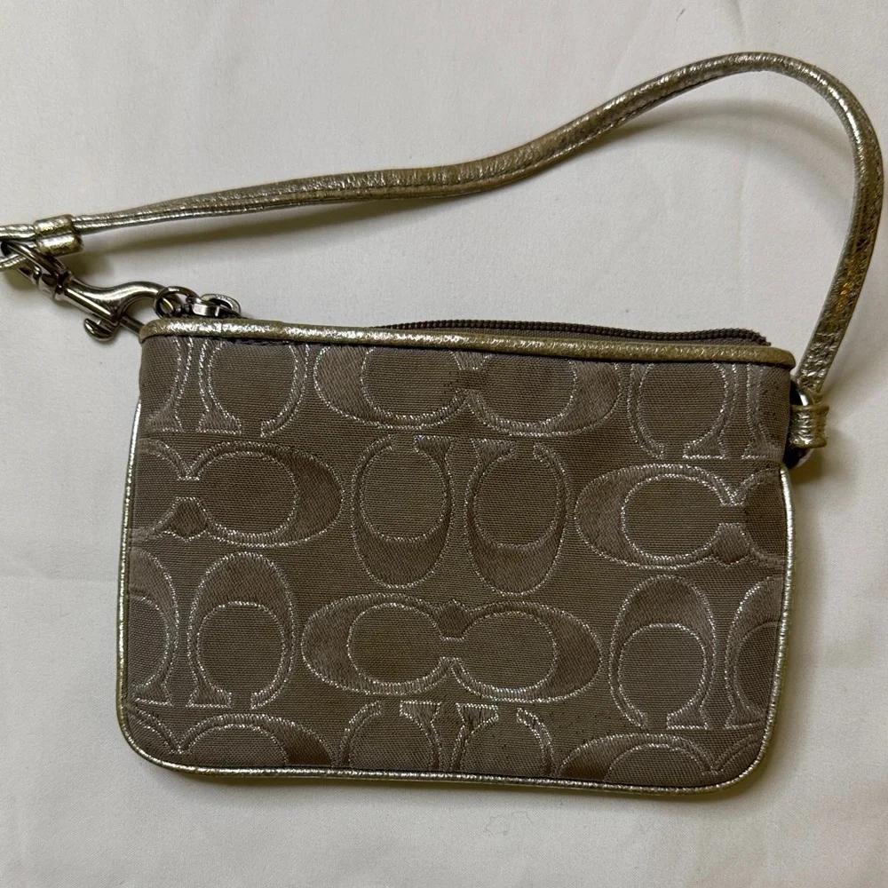 Coach‎ Poppy Signature Silver Wristlet | Glitter Patch Mini